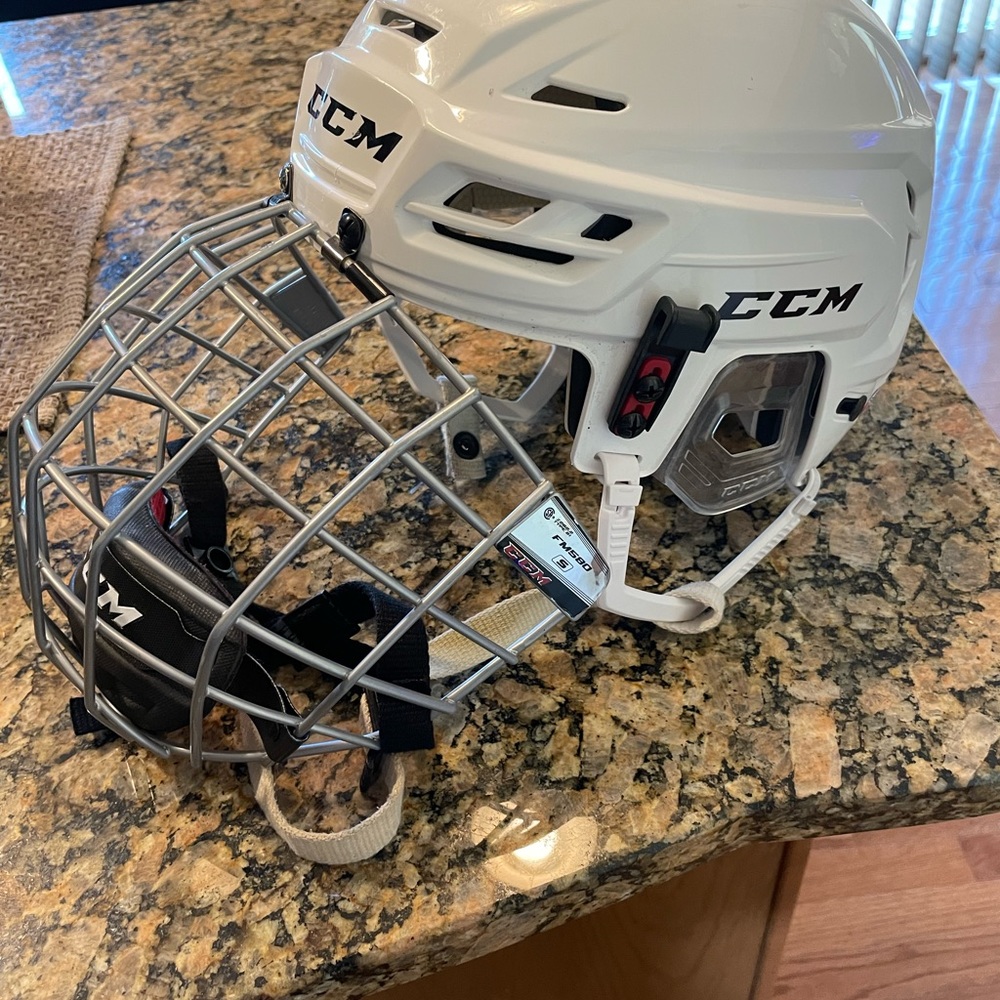 EUC: CCM hockey helmet/cage youth white size S🏒